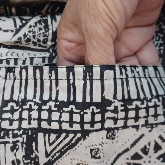 Reversible Jacket - 2 in one! Sz M. Black with quilt stitching, and blk and wht - Picture 7 of 7